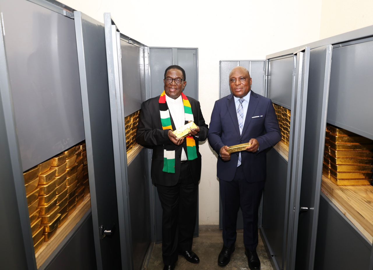President Mnangagwa Visits RBZ, Inspects Gold Vaults